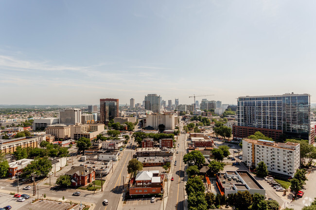 Building Photo - Aertson Midtown