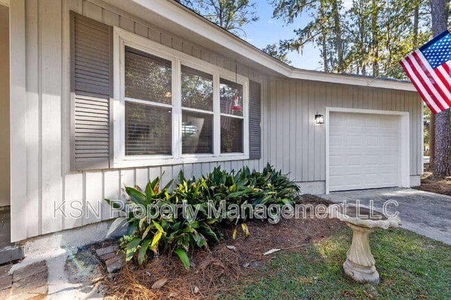 Building Photo - 286 Cushing Dr