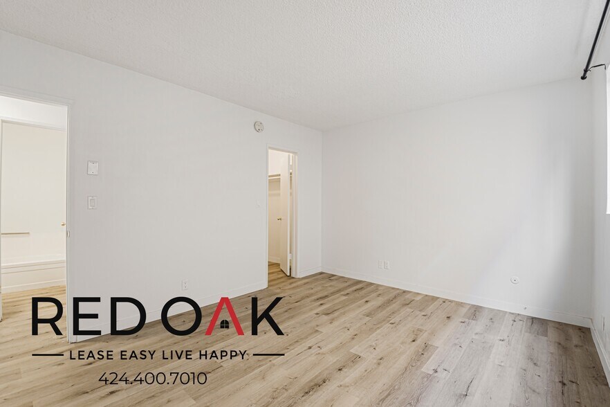 Building Photo - 2065 Rodney Dr