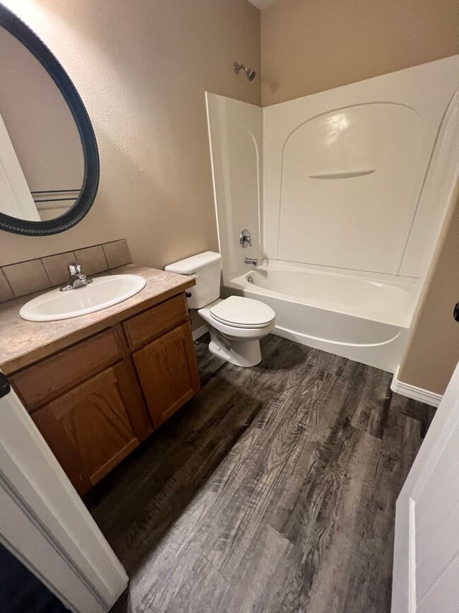 Building Photo - "Beautiful 4 Bedroom House For Rent" - Not furnished