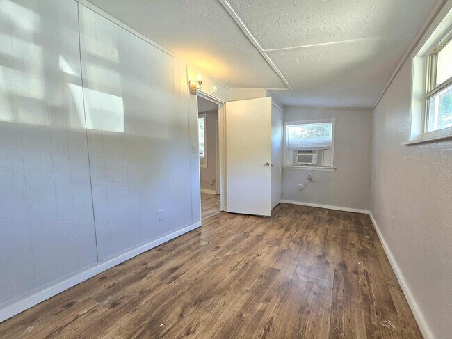 Building Photo - 2219 Everett St