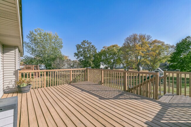 Building Photo - 1008 Oak St