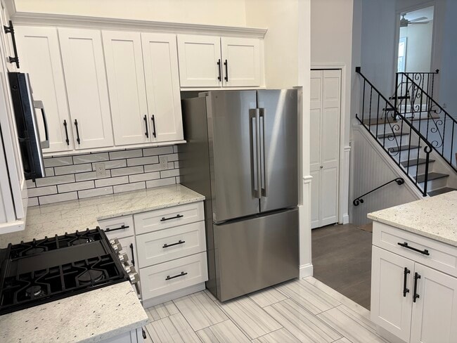 Building Photo - 93 Hazlet Ave