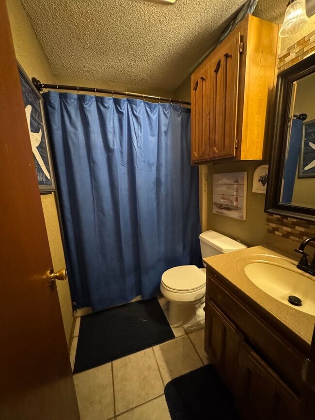 Building Photo - Great Location - 3Bed 2Bath House