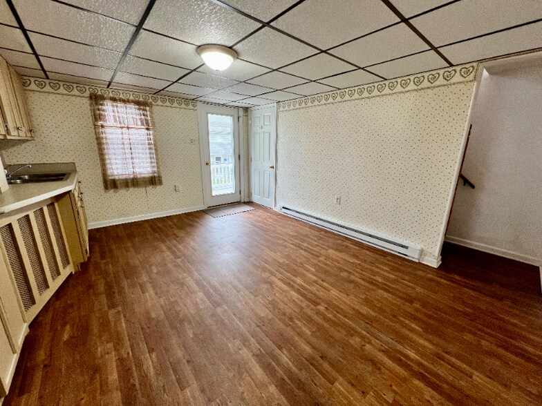 Building Photo - 137 E Summit St