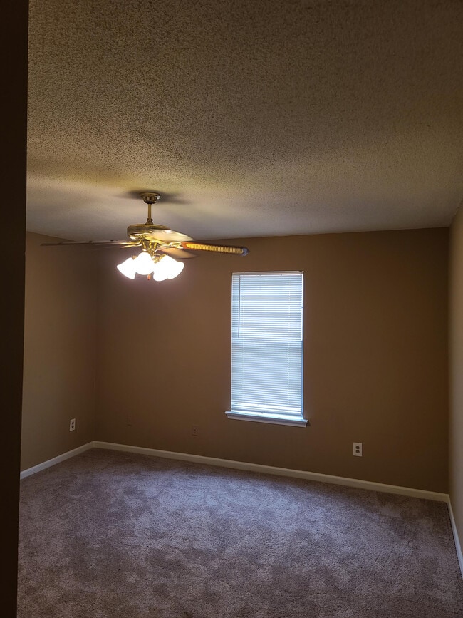 Building Photo - 5791 Plum Valley Dr