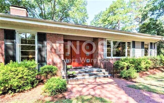 Building Photo - Charming Estate home on almost 2 acres with Duke University Setting