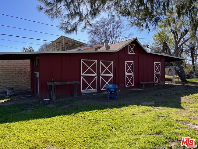 Building Photo - 19550 Lorne St