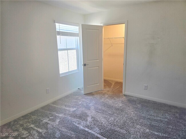 Building Photo - 2406 Bellinzona Pl