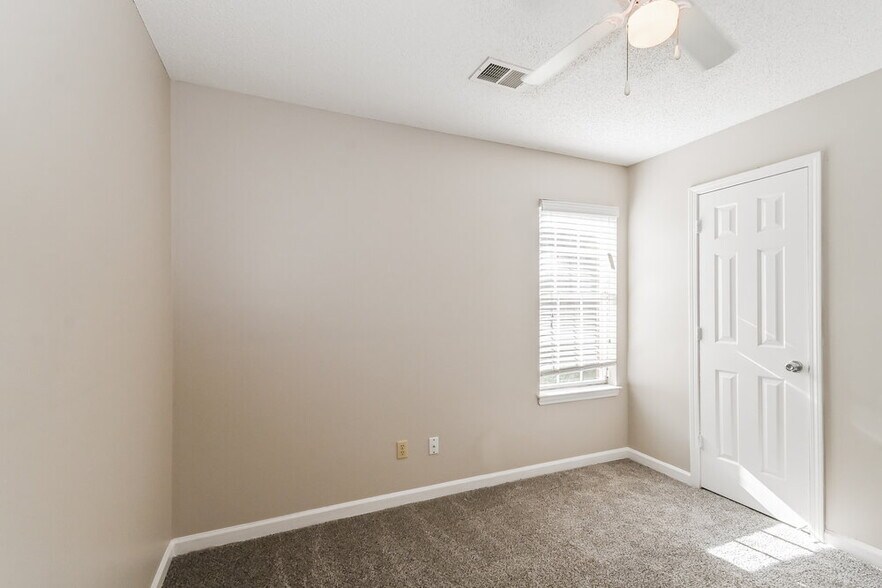 Building Photo - 6205 Liberty Estates Dr