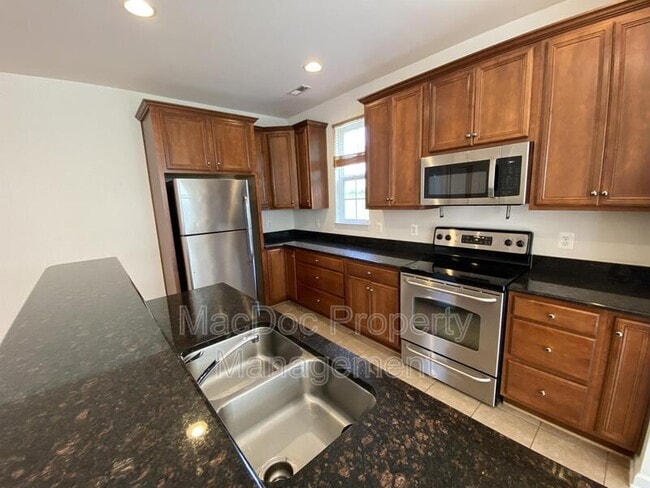 Building Photo - 1012 Maureen Dr