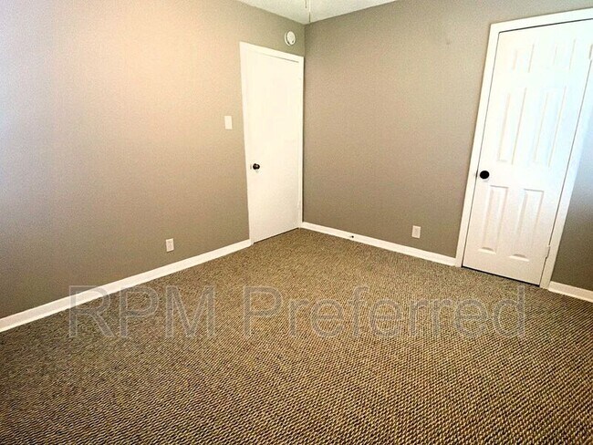 Building Photo - 10506 Rockaway Dr
