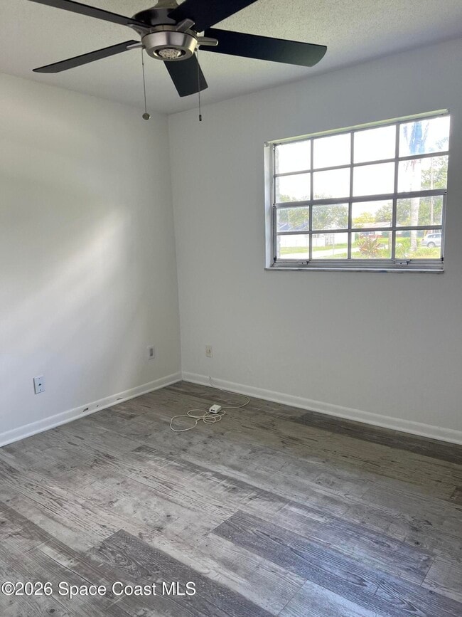 Building Photo - 1719 Exeter Dr