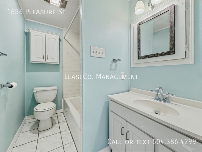 Building Photo - 1656 Pleasure St