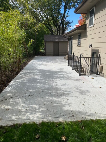 Pay - 1309 Sw Lynn Dr.