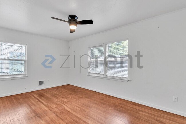 Building Photo - Unit 3400