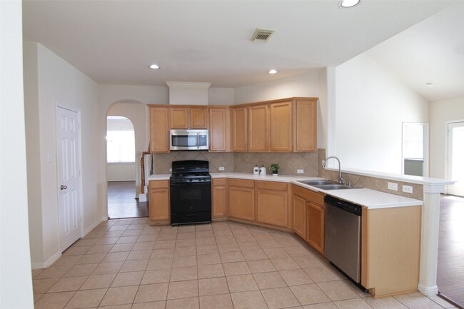 Building Photo - 2027 Creek Run Dr