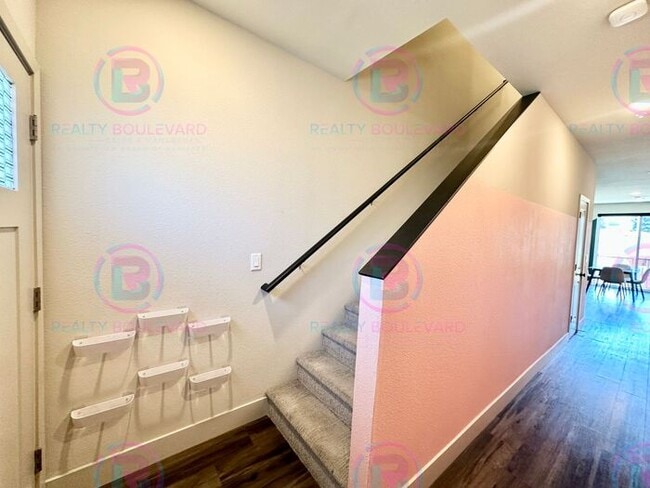 Building Photo - Modern Designer 2 Bedroom 2.5 Bathroom Tow...