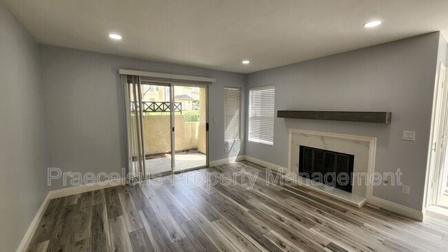 Building Photo - 2047 Lakeridge Cir