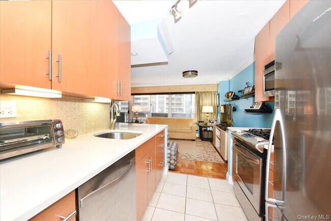 Building Photo - 18-15-18215 215th St