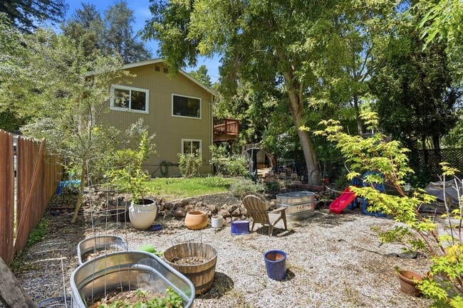 Building Photo - Beautiful Spacious 3-bedroom 2-Bath in Oakland!
