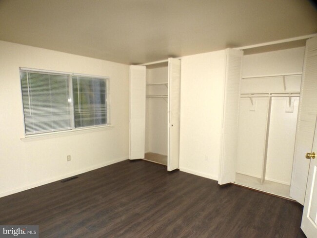 Building Photo - 11816 Oak Manor Dr