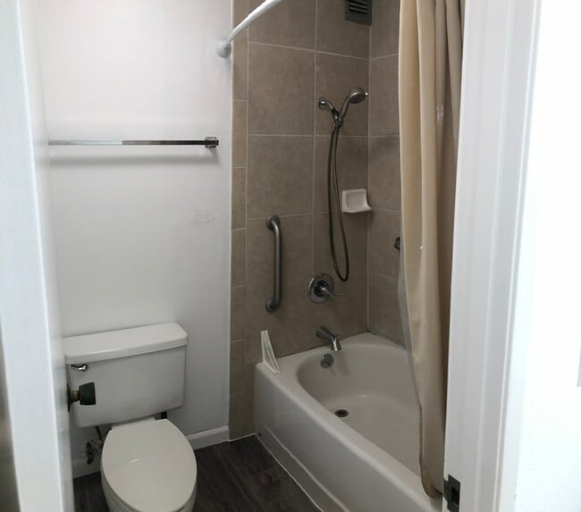 Master bathroom - 1255 Nuuanu Ave