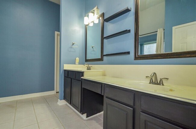 Building Photo - 3223 Forrester Dr