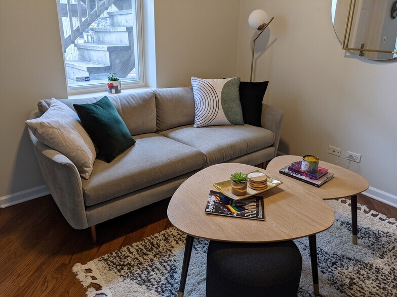 Building Photo - 733 N Noble St