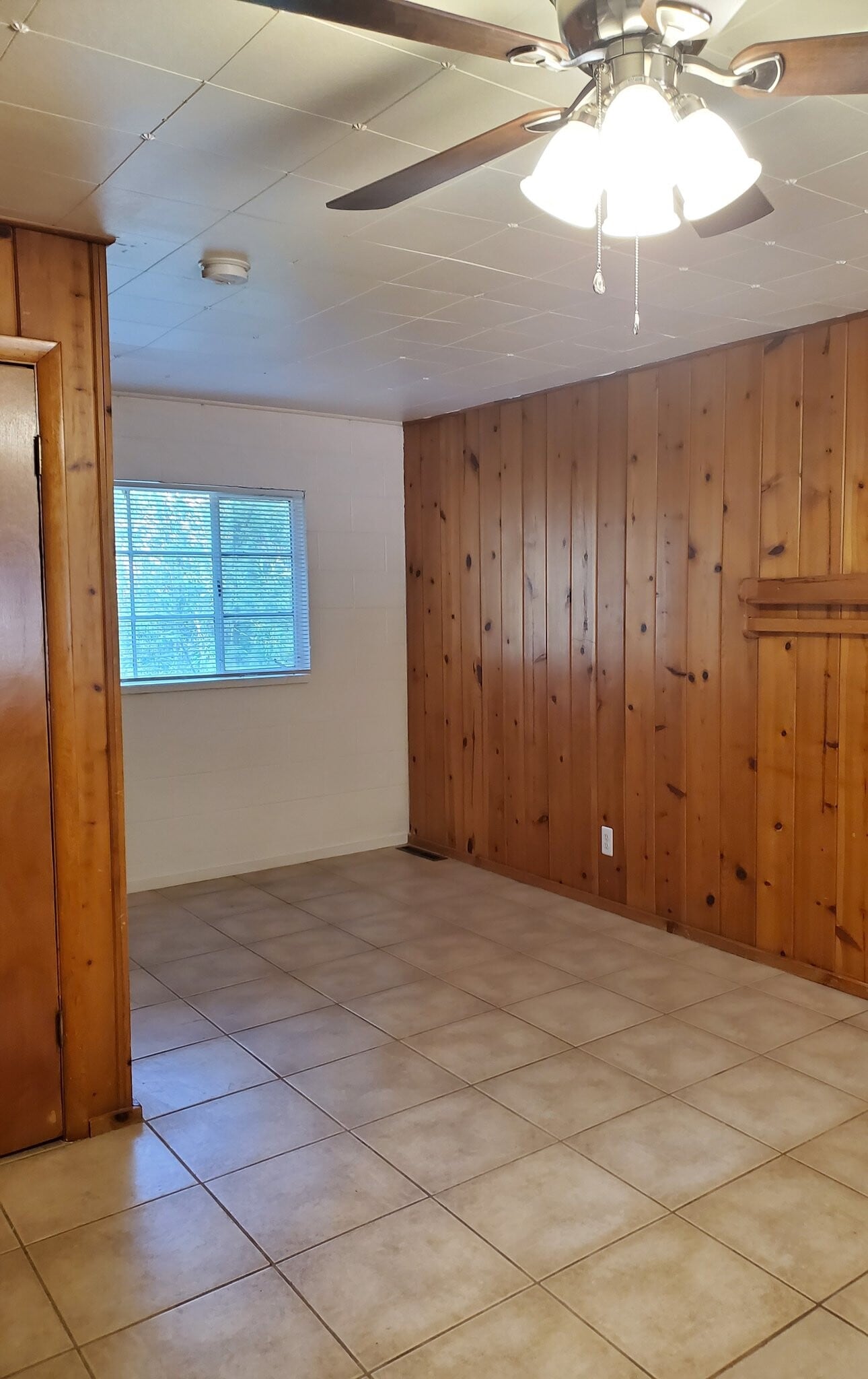 Building Photo - 10370 Ute Pass Ave