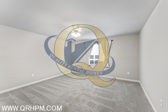 Building Photo - Immaculate Upgraded 3-Bed / 2-Bath Home in...