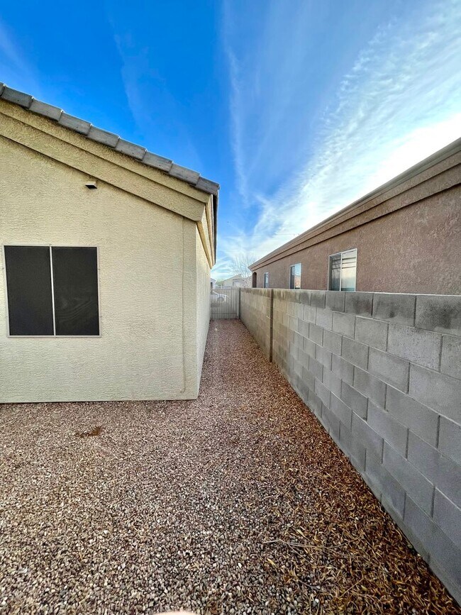 Building Photo - Beautiful 3 Bedroom Home in Central Kingman!