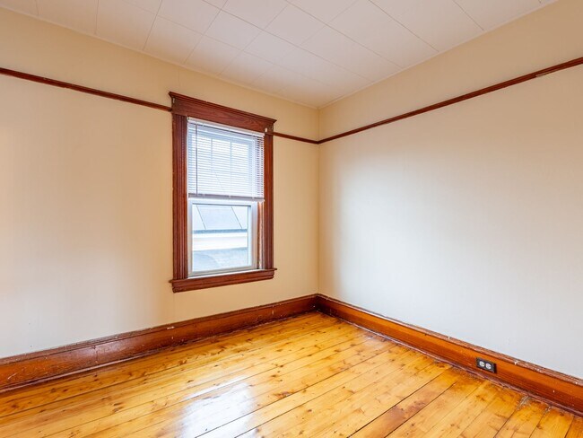 Building Photo - 17-19-19 Lafountain St