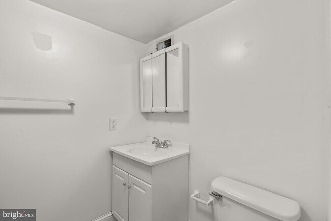 Building Photo - 1456 Battery Ave