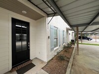 Building Photo - 3B/2.5B Townhome Available in Lake Charles