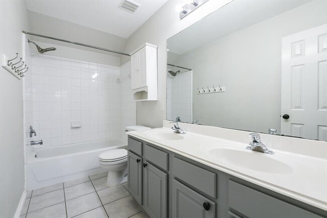 Building Photo - 112 Glade Bridge Ct