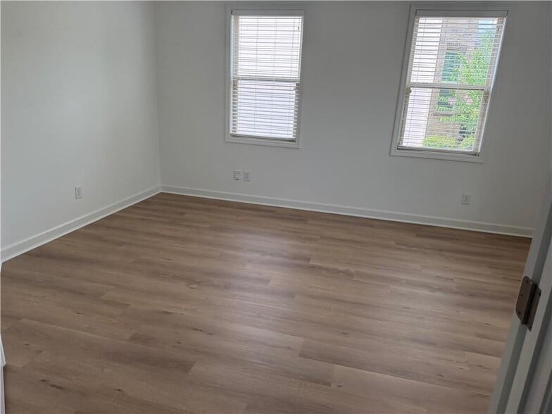 Building Photo - 325 Cranbrooke Cir