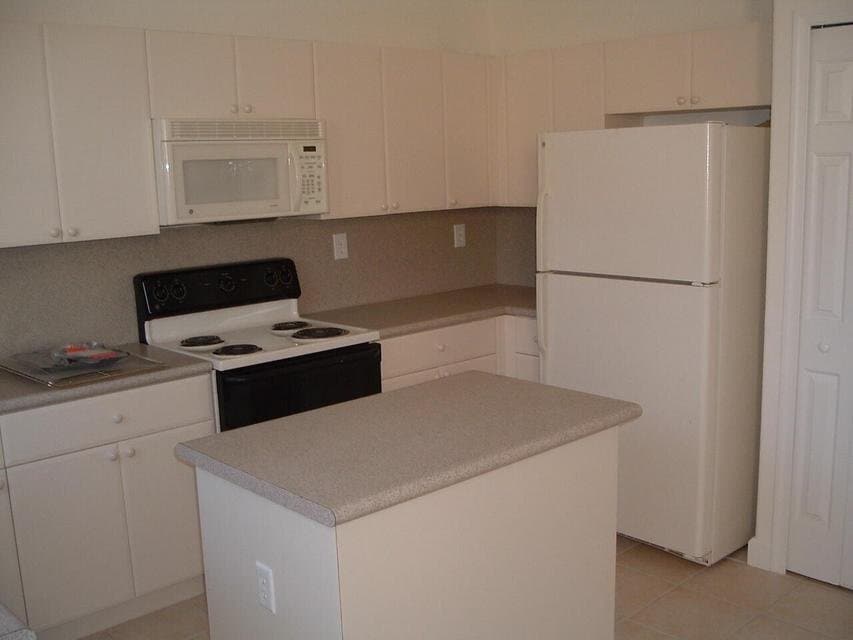 Building Photo - 3808 Shoma Dr