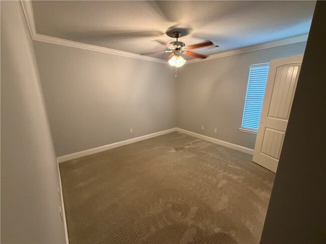 Building Photo - 1907 SW Stonegrove Rd