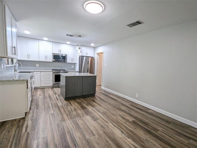 Building Photo - 1707 Del Norte Cove