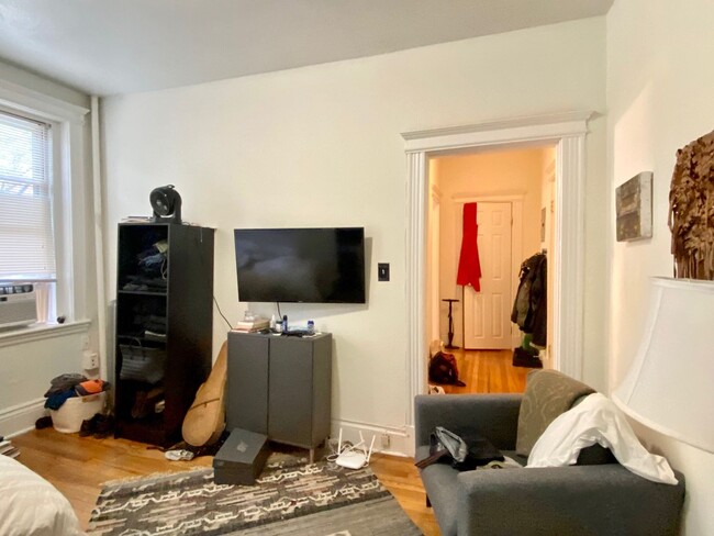 Building Photo - Nicely maintained, inexpensive studio in a...