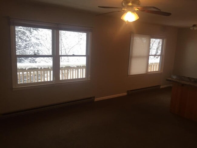 Building Photo - 82 Iron Mountain Dr