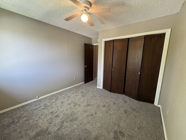 Building Photo - 3285 Canyon Dr