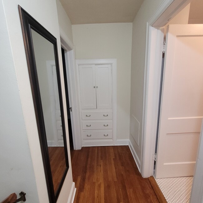 Building Photo - 3437 Edgemont St
