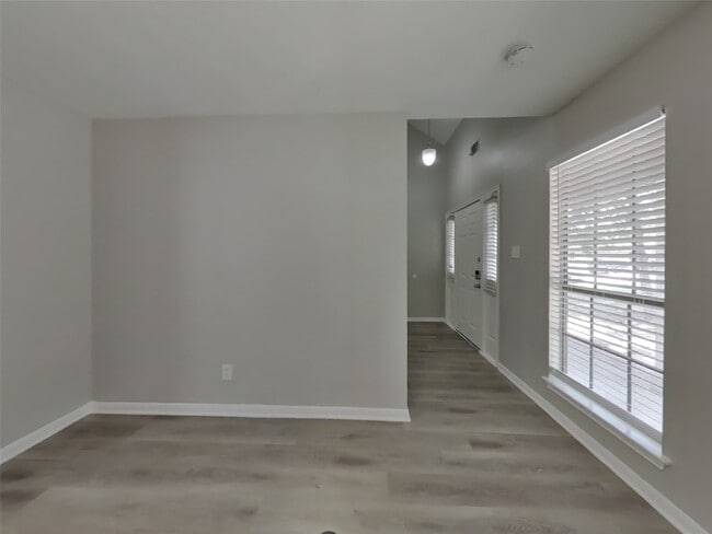 Building Photo - 1411 Chart Dr