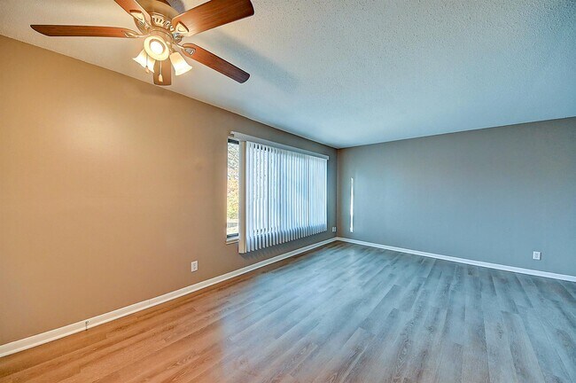 Building Photo - 1215 Oakland Rd NE