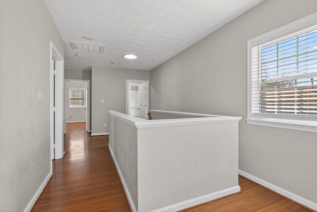 Building Photo - 2818 Tidewater Dr