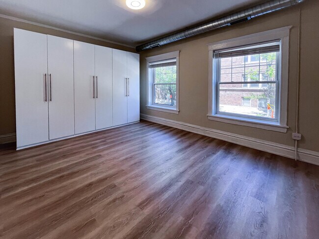 Building Photo - 3147 W Lyndale St