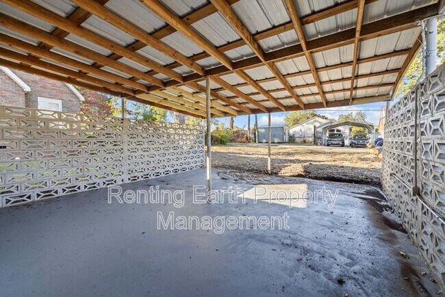 Building Photo - 1540 42nd St Ensley