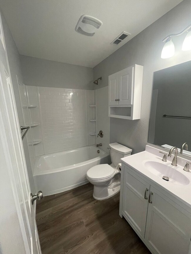 Building Photo - Stunning Newly Remodeled Two Bedroom Home ...